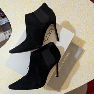 Manolo Blahnik Linuspla Black Suede Chelsea Style Booties 37